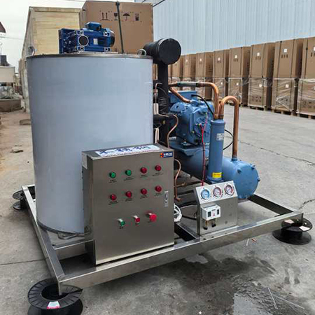 1台5吨片冰机和30台500公斤鳞片制冰机出口印尼